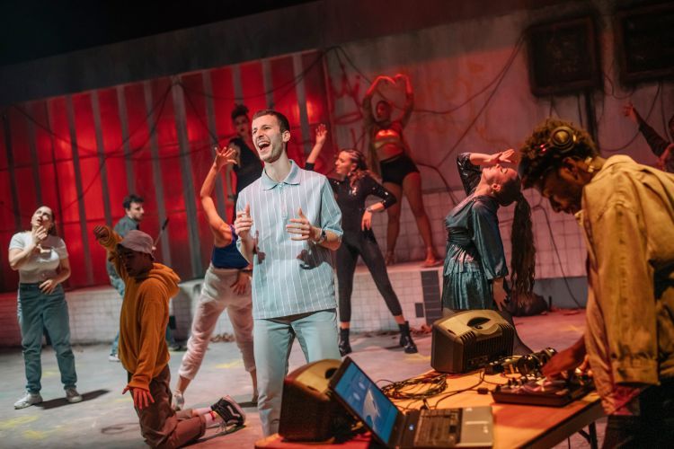 Assistant Stage Manager, Pod (Mihaela Bodlovic Photography)